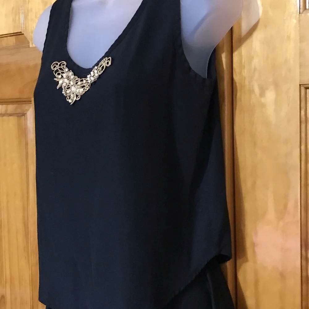 Langtry Dressy Tank Top Blouse Gold & Pearl Embellishment
Camisole 
Small 4 - 6 - Picture 4 of 14
